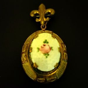 Brooch Locket
